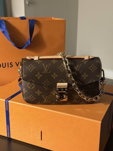 LV Pochette
Genuine Leather